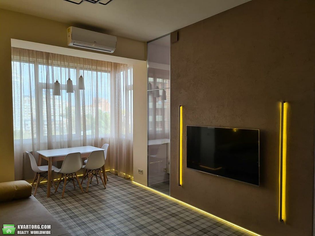 Rent out 1-room apartment. Киев,  Леси Украинки бул — photo 1