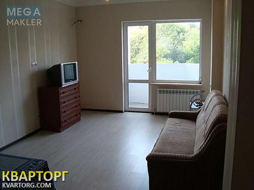 Rent out 2-room apartment. Киев, Соляная — photo 1