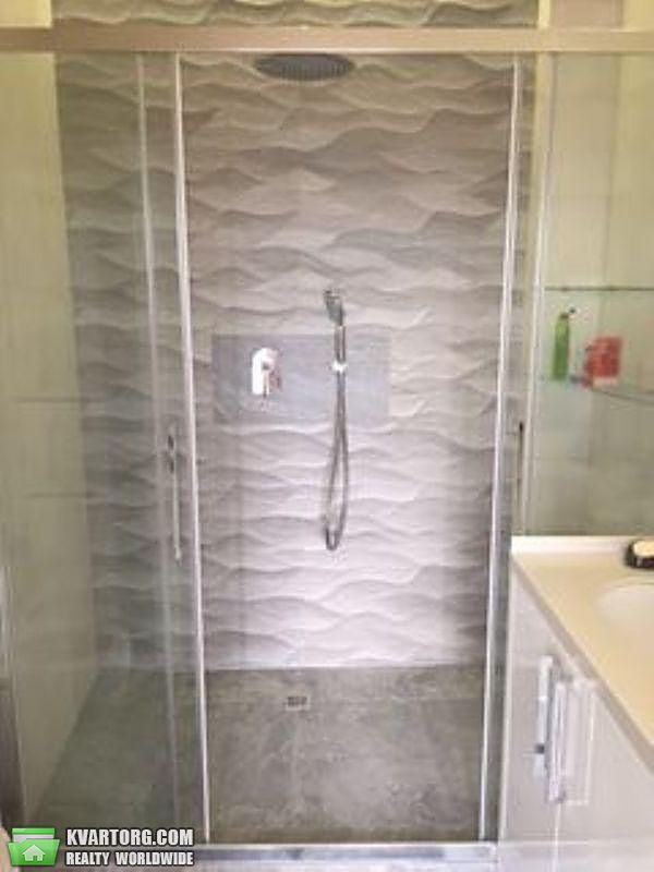 Rent out 2-room apartment. Киев,  Жилянская — photo 9