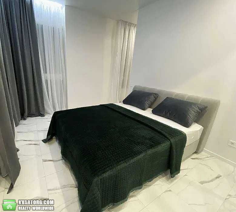 Rent out 2-room apartment. Киев,  Предславинская — photo 1
