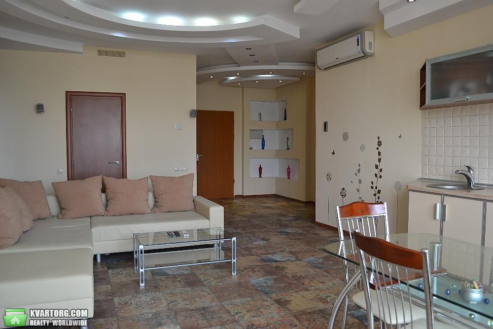 Rent out 3-room apartment. Киев,  Жилянская — photo 3