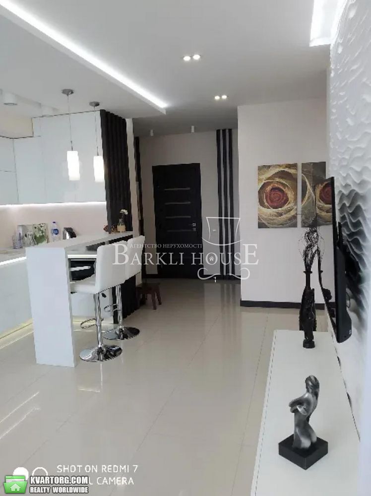 Rent out 3-room apartment. Киев,  Петрицкого — photo 2