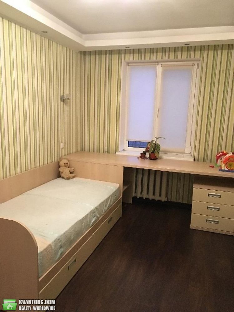Rent out 3-room apartment. Киев,  Зодчих — photo 3