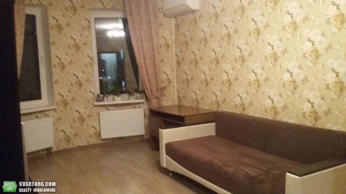 Rent out 1-room apartment. Киев,  Олевская — photo 2