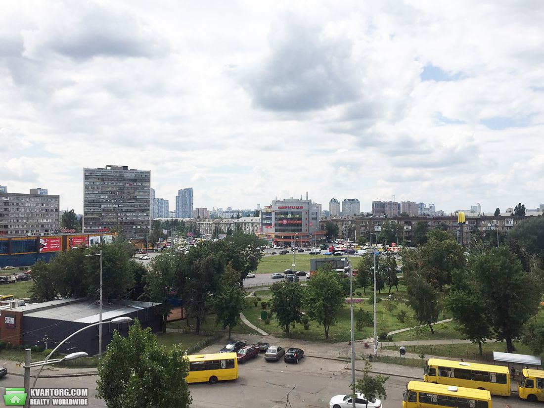 Rent out 3-room apartment. Киев,  Пражская — photo 8