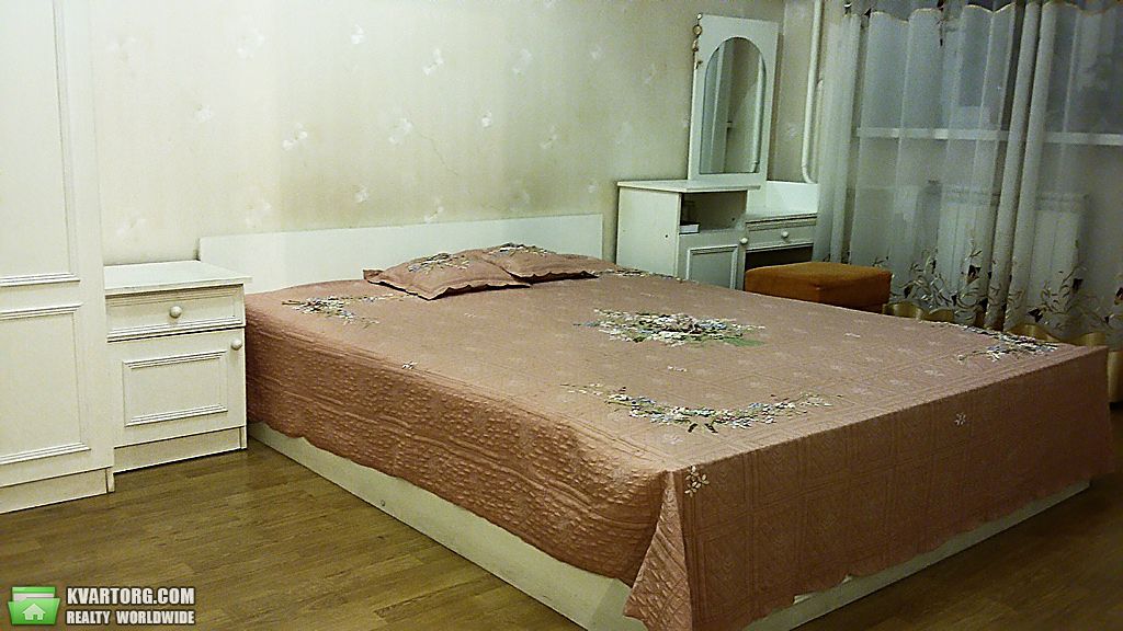 Rent out 2-room apartment. Киев,  Вильямса — photo 1