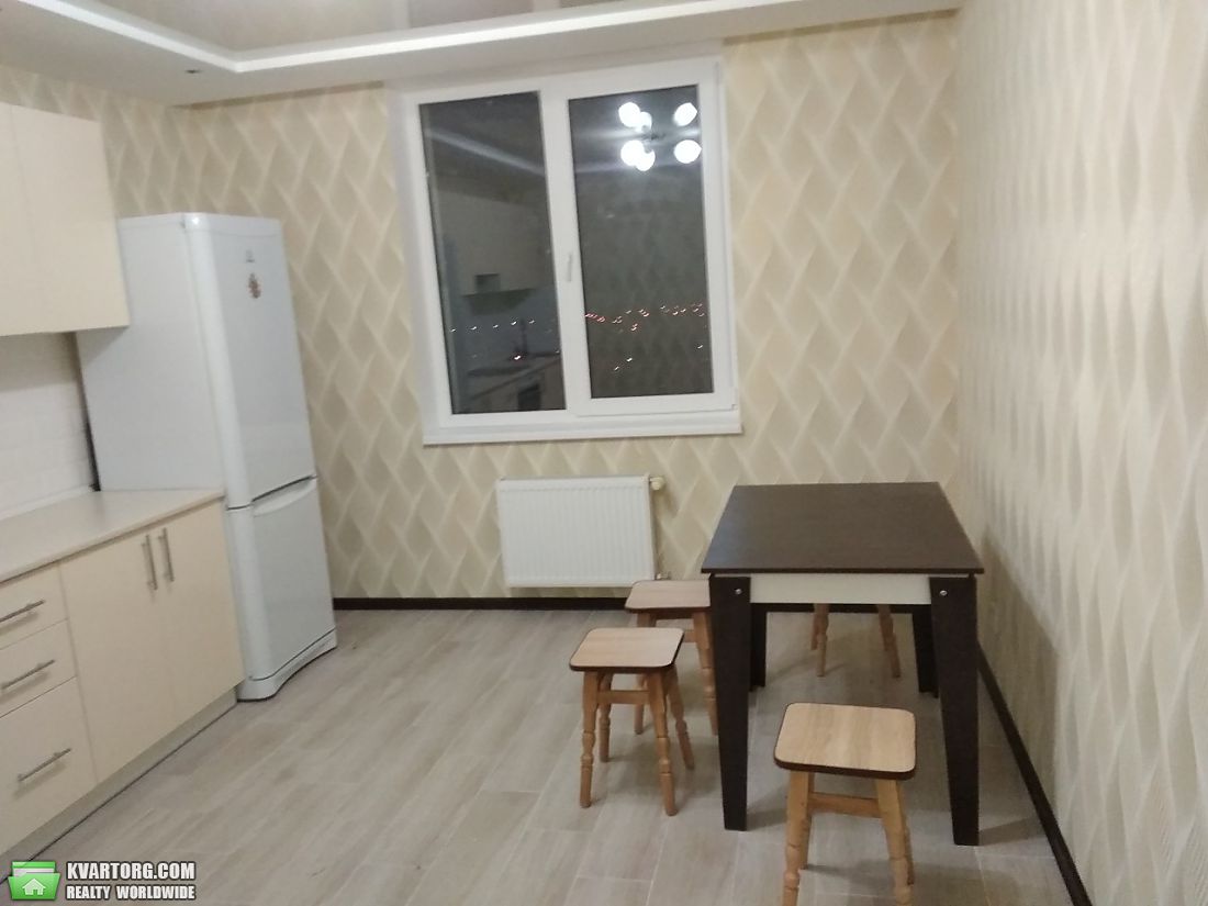 Rent out 2-room apartment. Киев, Панамарева — photo 4