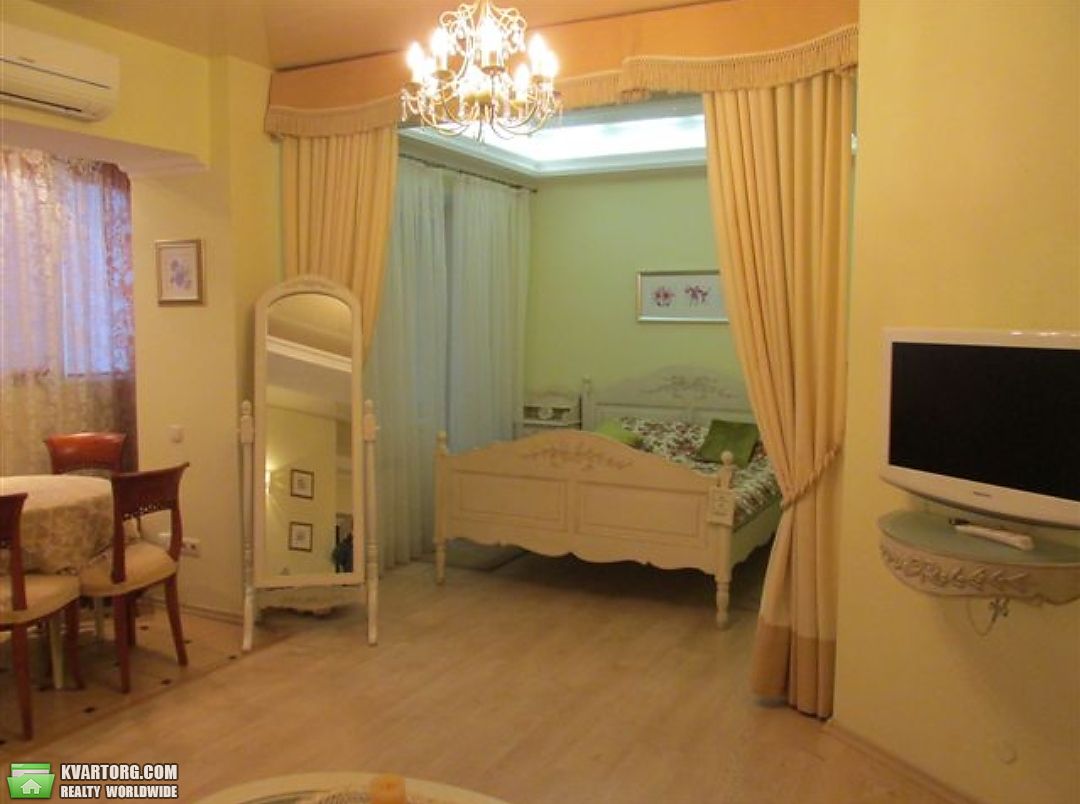 Rent out 1-room apartment. Киев,  Большая Васильковская — photo 1