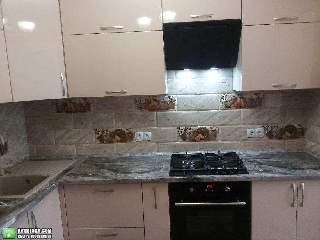 Rent out 3-room apartment. Киевская обл., Соборная — photo 1