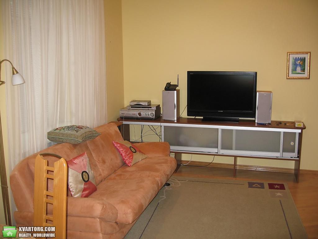 Rent out 2-room apartment. Киев, Деловая — photo 1