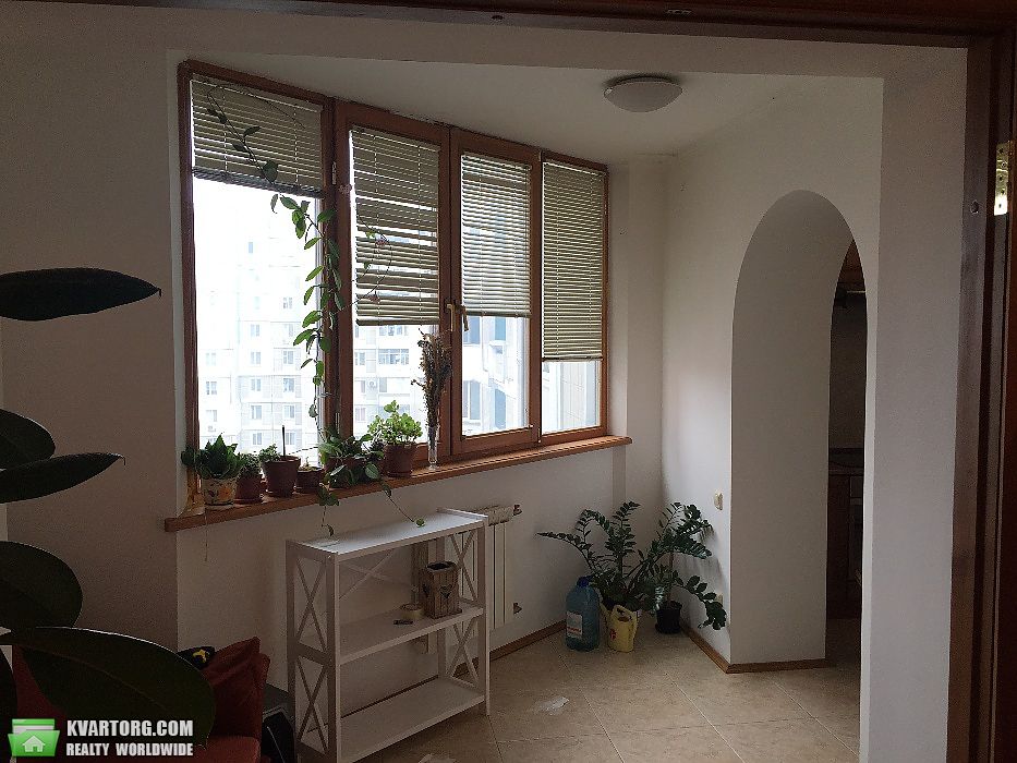 Sell 3-room apartment. Киев,  Ревуцкого — photo 1