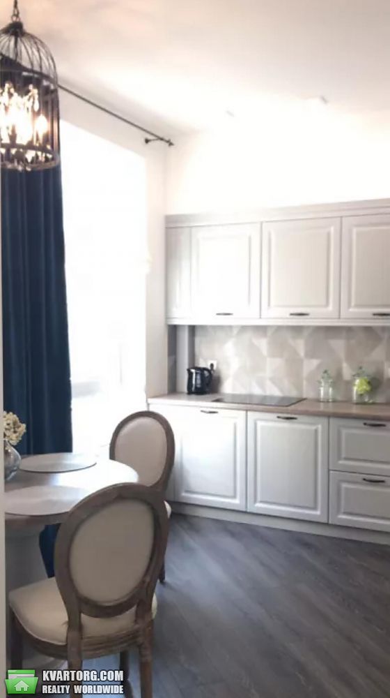 Rent out 2-room apartment. Киев, Дегтярная — photo 6
