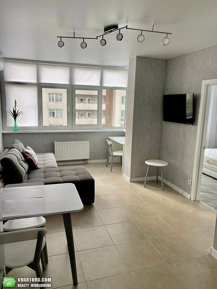 Rent out 2-room apartment. Киев,  Просвещения — photo 1