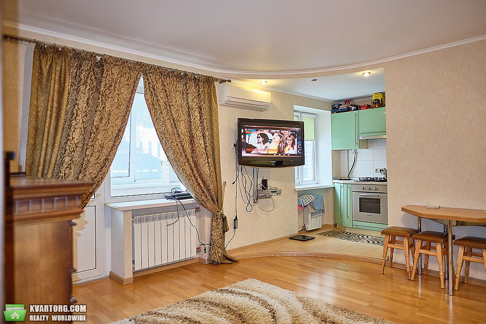 Rent out 2-room apartment. Киев,  Первомайского — photo 2
