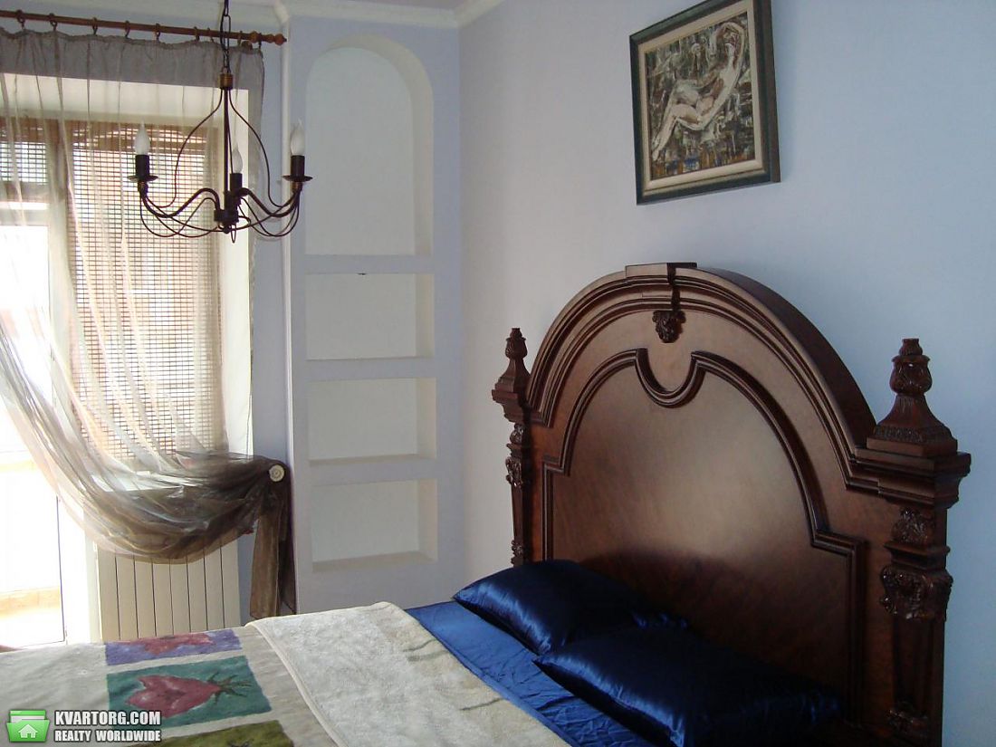Rent out 2-room apartment. Киев,  Волошская — photo 1