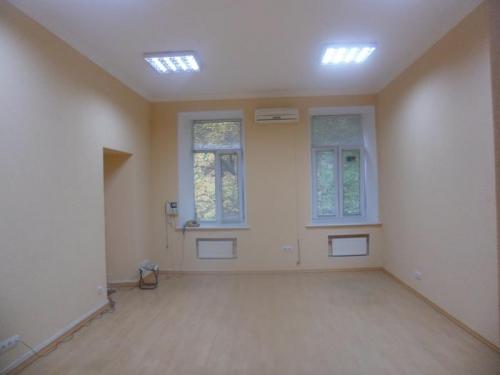 Rent out office. Киев, Михайловская — photo 1