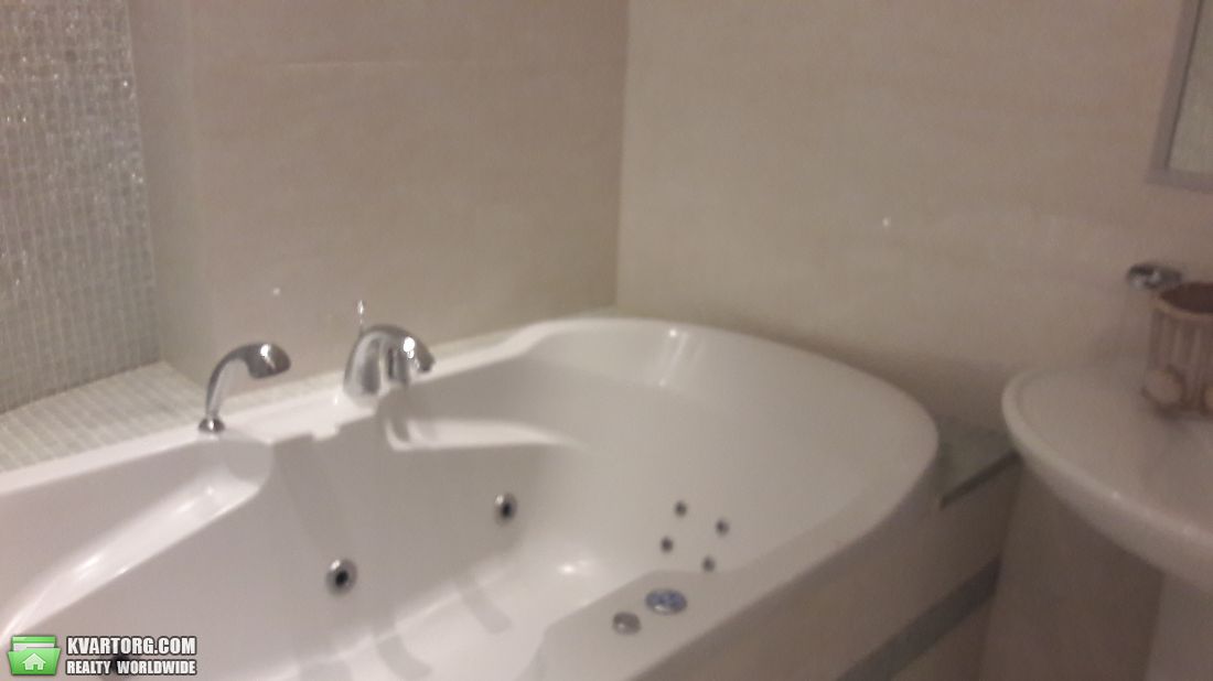 Rent out 2-room apartment. Киев, Срибнокильская ул. — photo 5