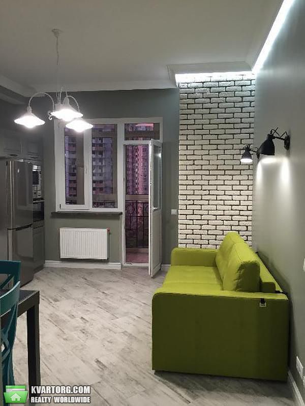 Rent out 2-room apartment. Киев, Жабаева — photo 2