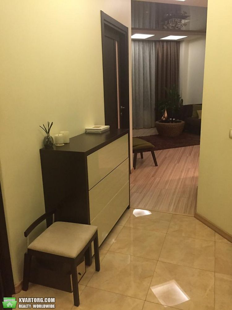 Rent out 2-room apartment. Киев,  Жилянская — photo 7