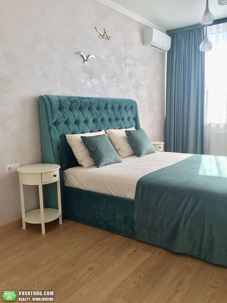 Rent out 3-room apartment. Киев,  Малоземельная — photo 1