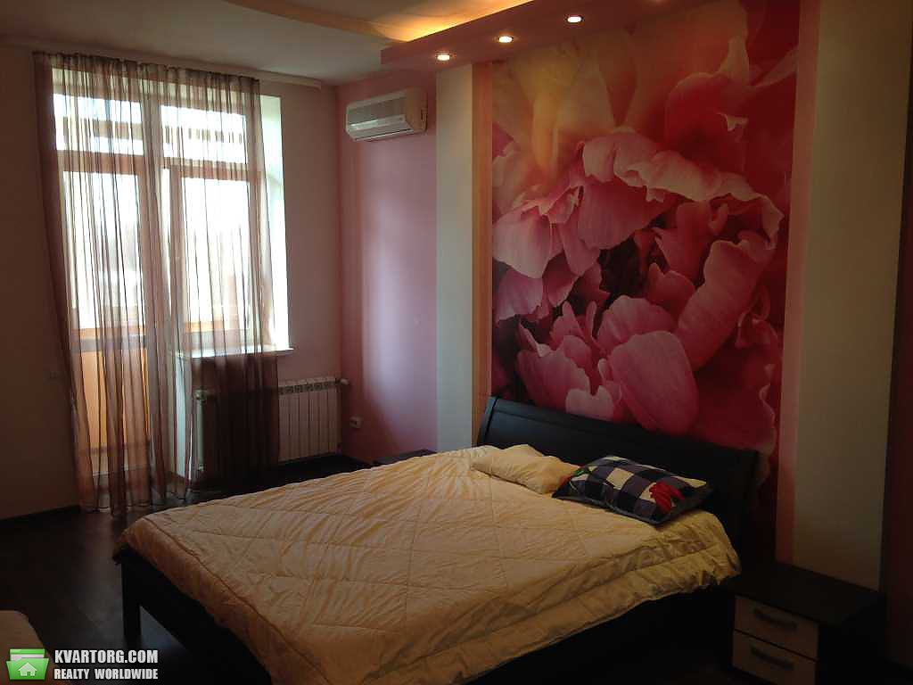 Rent out 2-room apartment. Киев, Щорса — photo 1