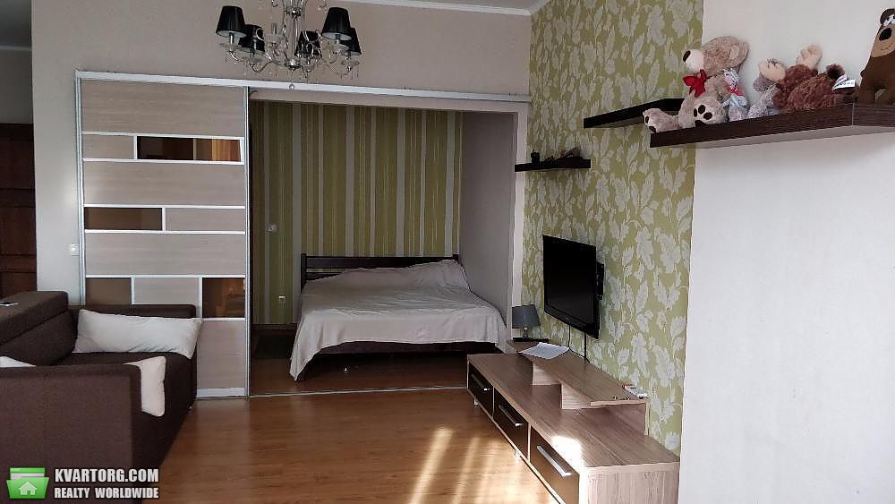 Rent out 2-room apartment. Киев,  Соломенская — photo 5