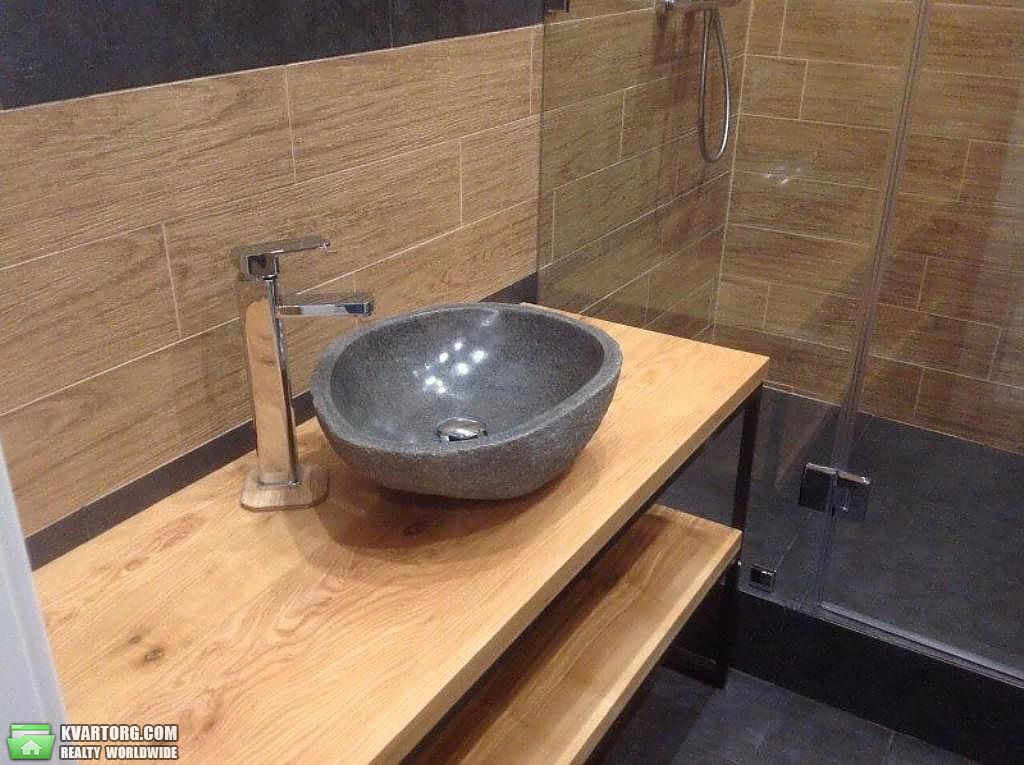 Rent out 2-room apartment. Киев,  Жилянская — photo 8
