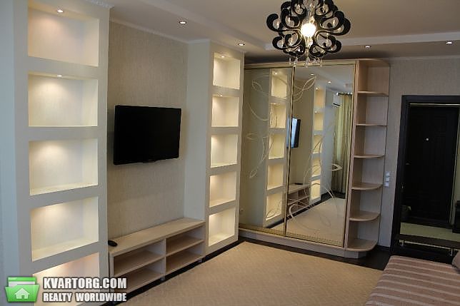 Rent out 1-room apartment. Киев,  Вышгородская — photo 3