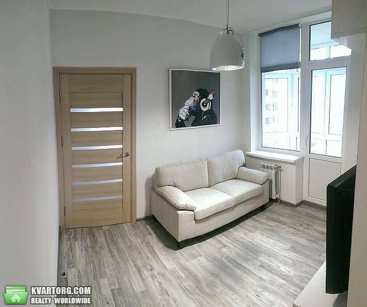 Rent out 2-room apartment. Киев, Сикорского ул. — photo 6