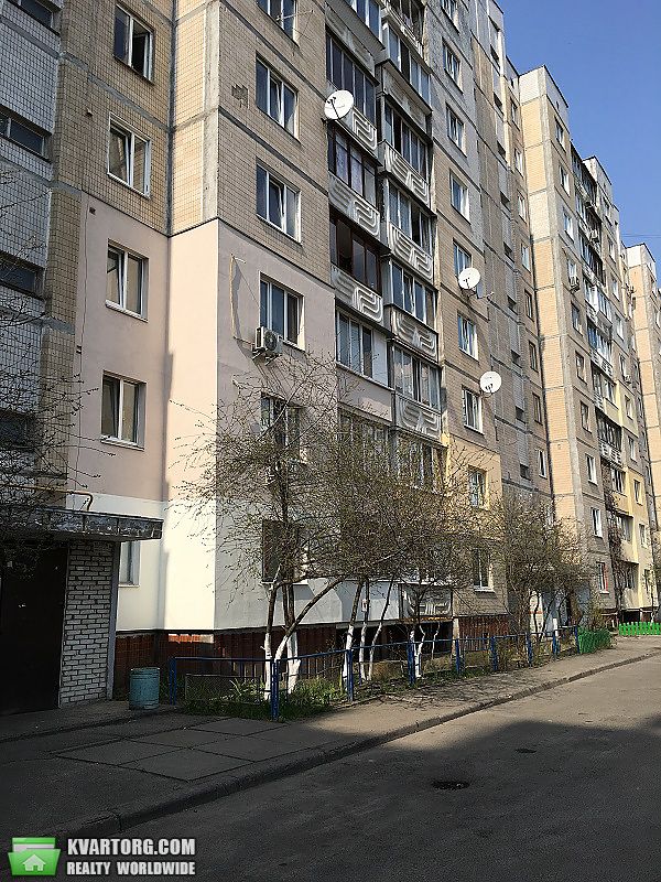 Sell 3-room apartment. Киев,  Тростянецкая — photo 1