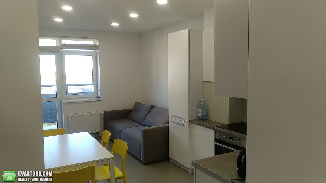 Rent out 2-room apartment. Киев,  Белорусская — photo 1