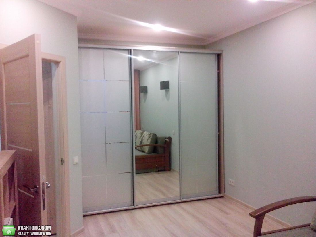 Rent out 1-room apartment. Киев,  Жмеринская — photo 7