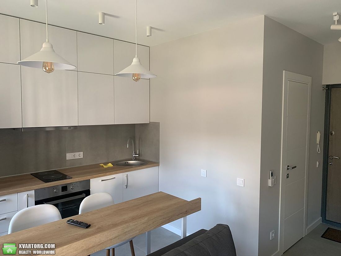 Rent out 1-room apartment. Киев,  Салютная — photo 6