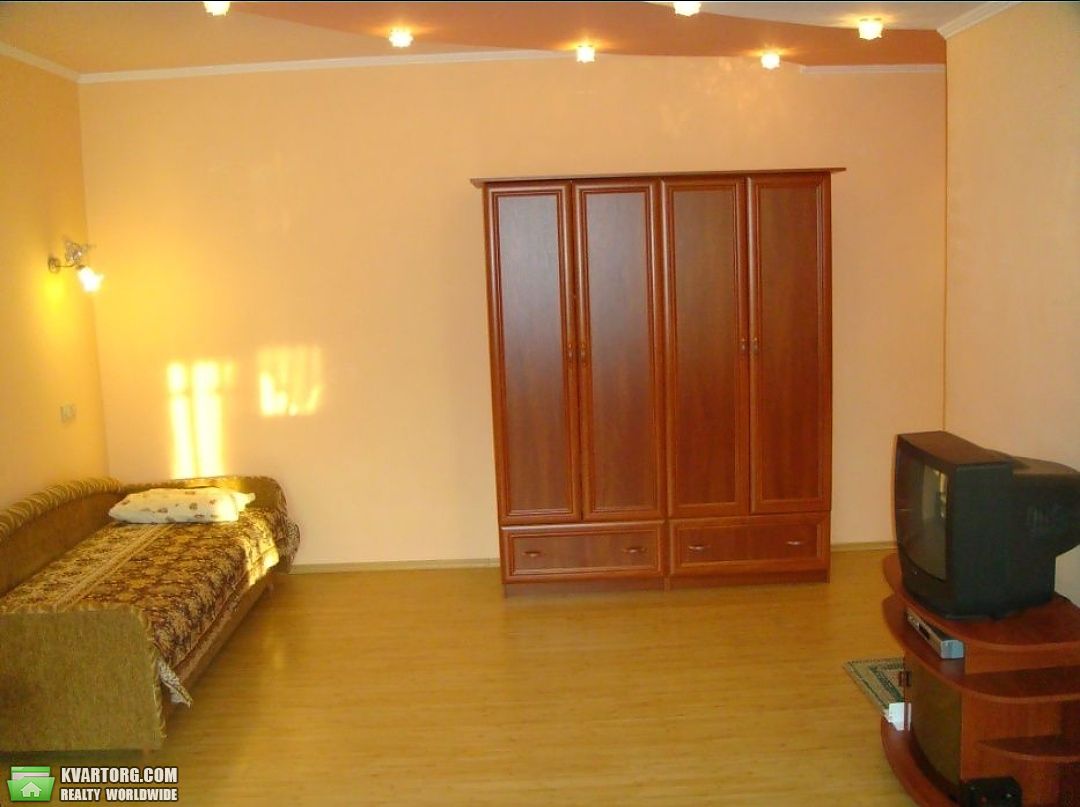 Rent out 1-room apartment. Киев,  Барбюса — photo 1