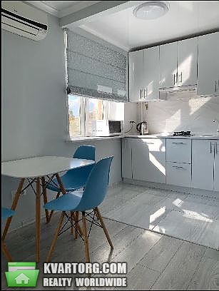 Rent out 1-room apartment. Киев,  Жилянская — photo 1
