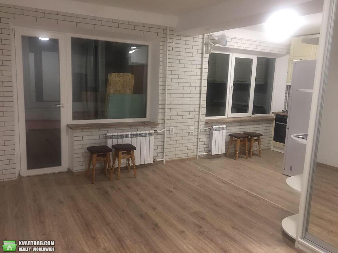 Sell 1-room apartment. Киев,  Соломенская — photo 1