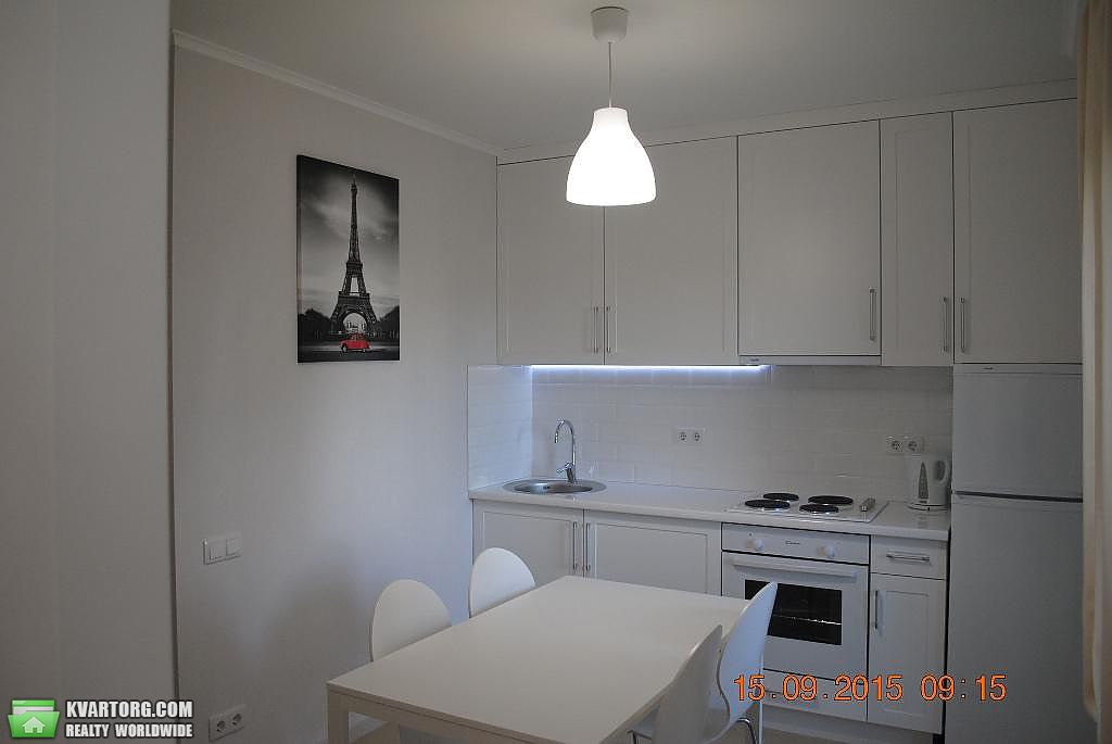 Rent out 2-room apartment. Киев,  Черновола — photo 5