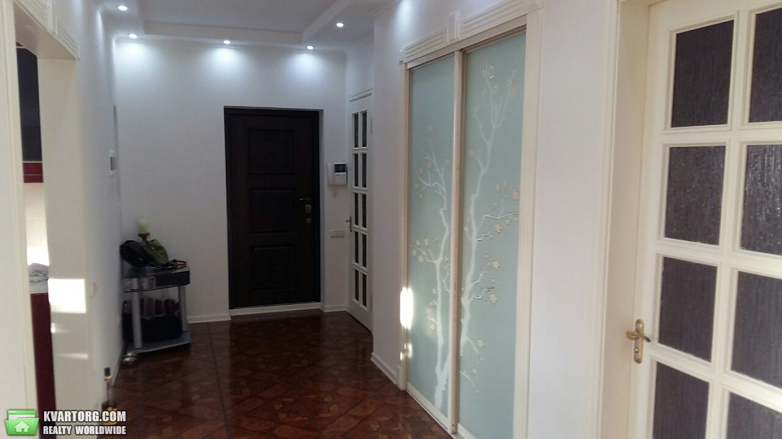 Rent out 3-room apartment. Киев,  Амосова — photo 8