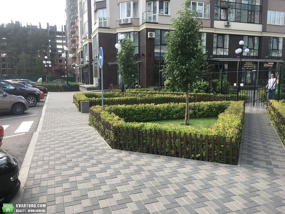 Rent out 2-room apartment. Бровары,  Черновола — photo 2