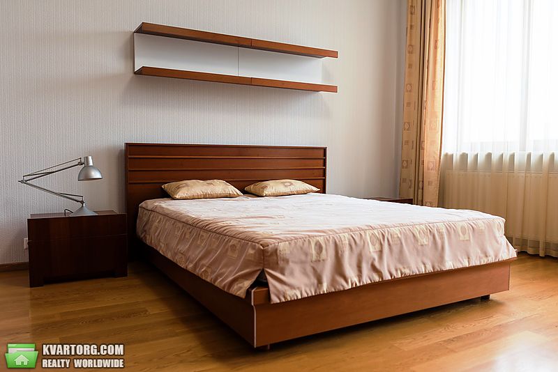 Rent out 4-room apartment. Киев,  Иванова — photo 1