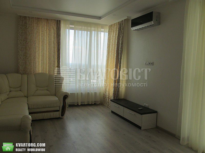 Rent out 2-room apartment. Киев,  Заречная — photo 1