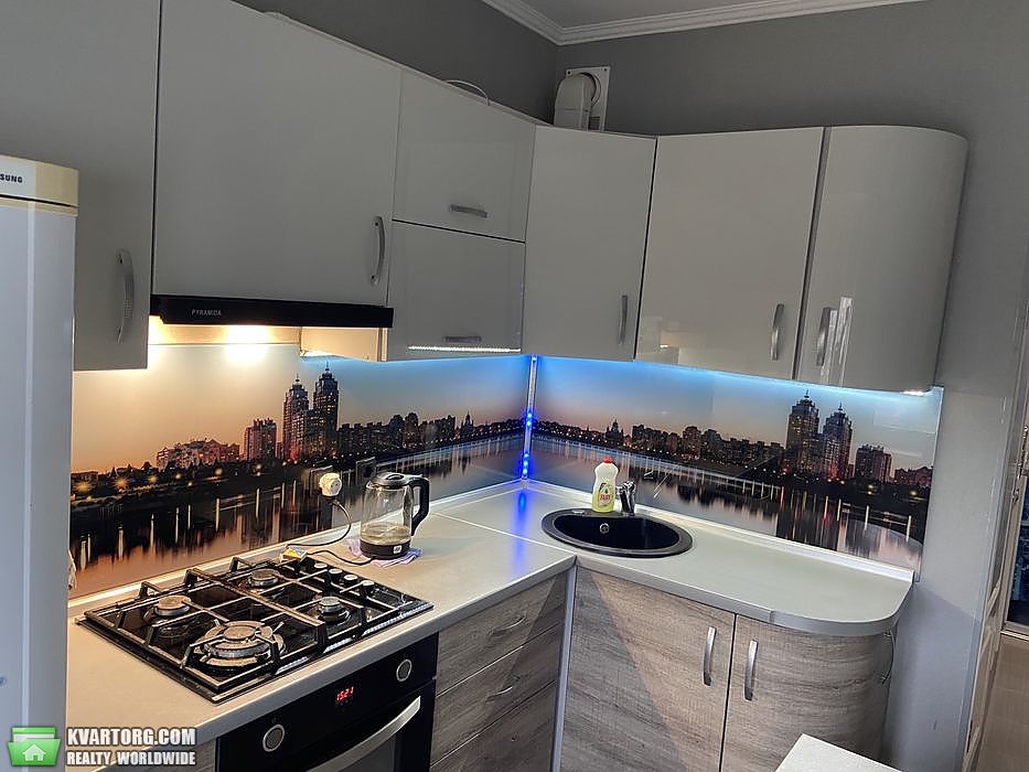 Sell 2-room apartment. Киев,  Свободы пр — photo 1