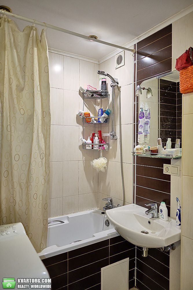 Rent out 2-room apartment. Киев,  Первомайского — photo 10
