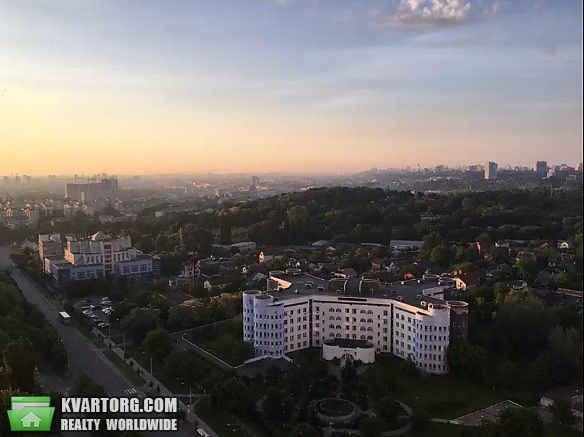 Rent out 2-room apartment. Киев,  Ужвий — photo 10