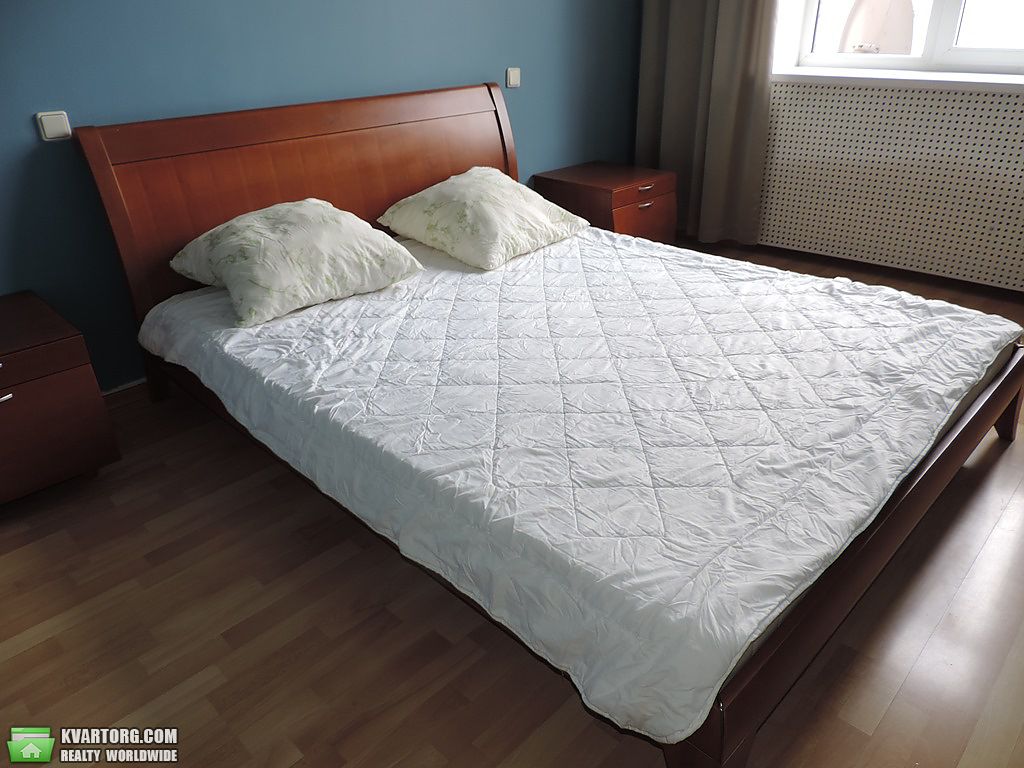 Rent out 3-room apartment. Киев,  Шелковичная — photo 1