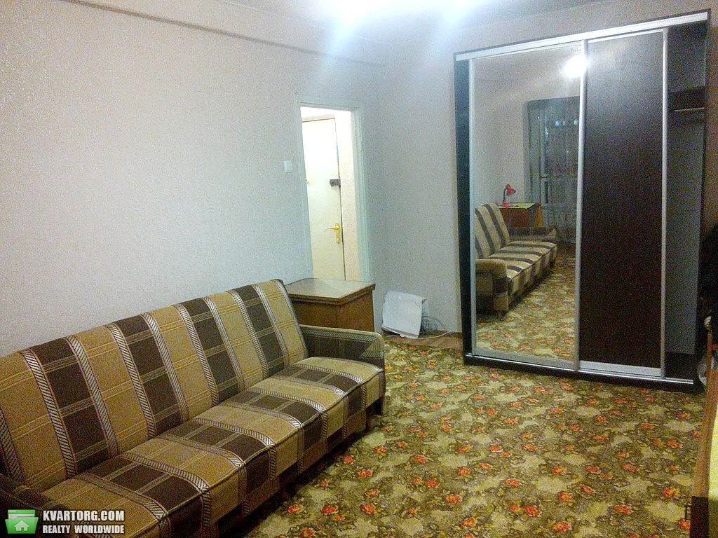 Rent out 1-room apartment. Киев,  Богатырская — photo 1