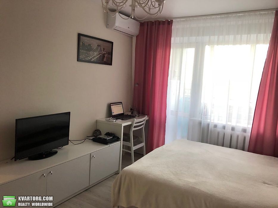 Rent out 1-room apartment. Киев,  Русановская наб — photo 3