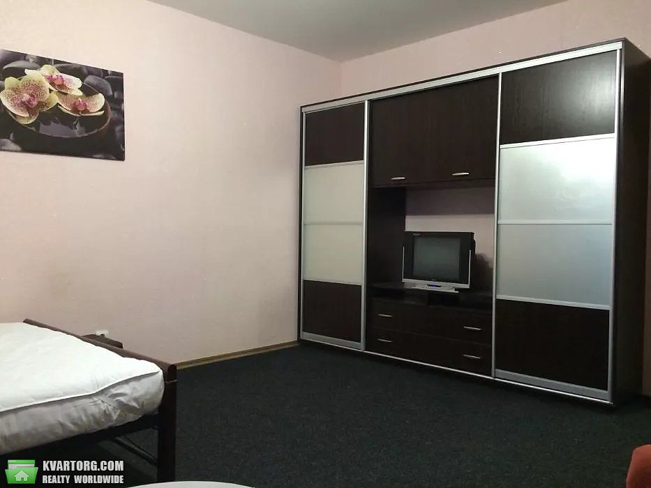 Rent out 1-room apartment. Киев, Пчилки — photo 2