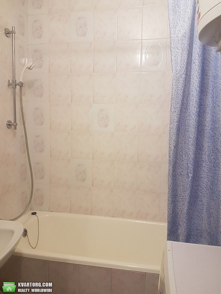 Rent out 2-room apartment. Киев,  Луначарского — photo 8