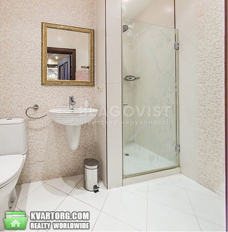 Rent out 3-room apartment. Киев,  Жилянская — photo 1